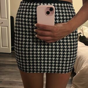 Patterned mini skirt